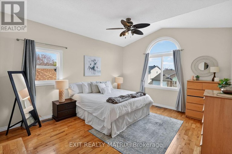 29656058/292-stiver-street/village-of-russell/russell/ontario/K4R1G8_13