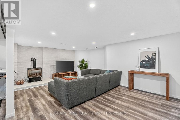 28771290/2405-dwight-crescent/hawthorne-meadows/ottawa/ontario/K1G1C7_32