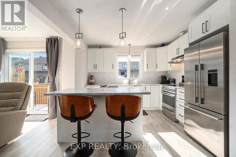 28850981/704-azure-street/village-of-russell/russell/ontario/K4R1E5_14