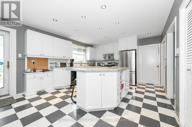 28818666/899-dresden-crescent/whitehaven/ottawa/ontario/K2B5H8_11