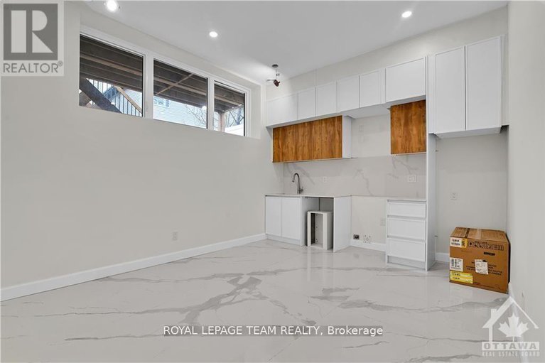 28662763/828-alpine-avenue/queensway-terrace-north/ottawa/ontario/K2B5R6_28