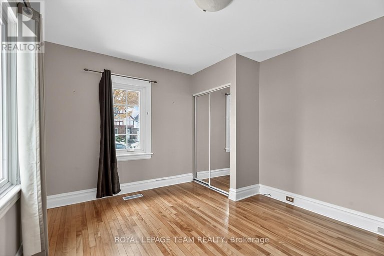 29121392/405-hamilton-avenue-s/civic-hospital/ottawa/ontario/K1Y1C9_25