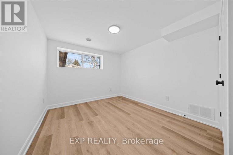 29377335/41-qualicum-street/bruce-farmgraham-parkqualicumbellands/ottawa/ontario/K2H7H3_44