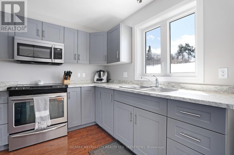 28154168/148-haramis-drive/renfrew/renfrew/ontario/K7V4M8_10
