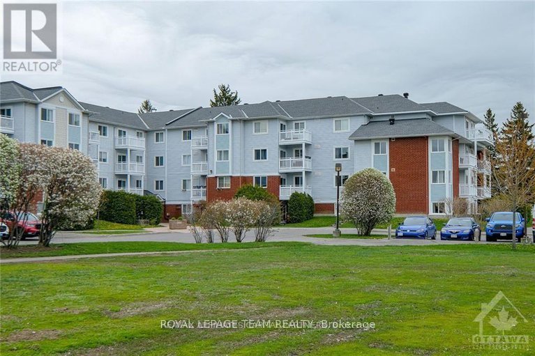28268553/204-266-lorry-greenberg-drive/hunt-club-parkgreenboro/ottawa/ontario/K1T3J9_9