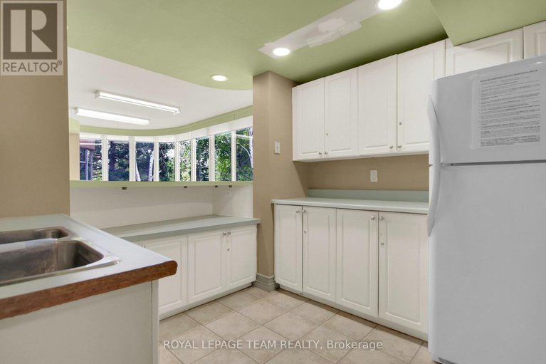 28815929/804-100-grant-carman-drive/borden-farmstewart-farmcarleton-heightsparkwood-hills/ottawa/ontario/K2E8B8_37
