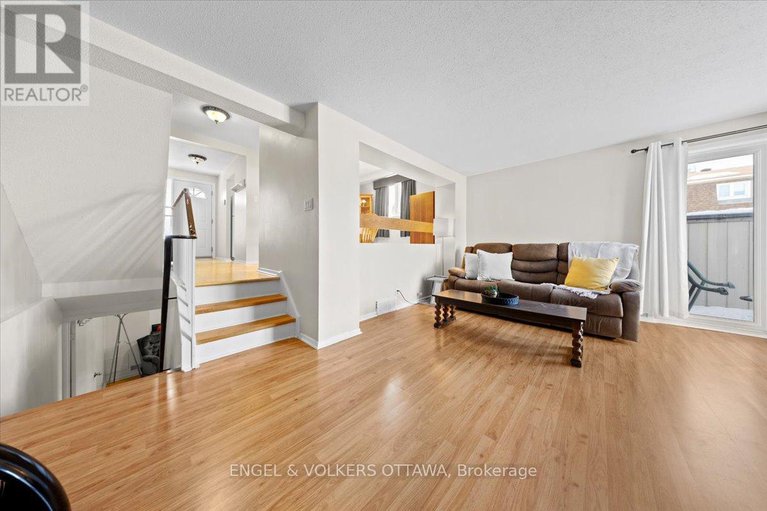 29422354/a-1753-lamoureux-drive/queenswood-heights-south/ottawa/ontario/K1E2N3_12