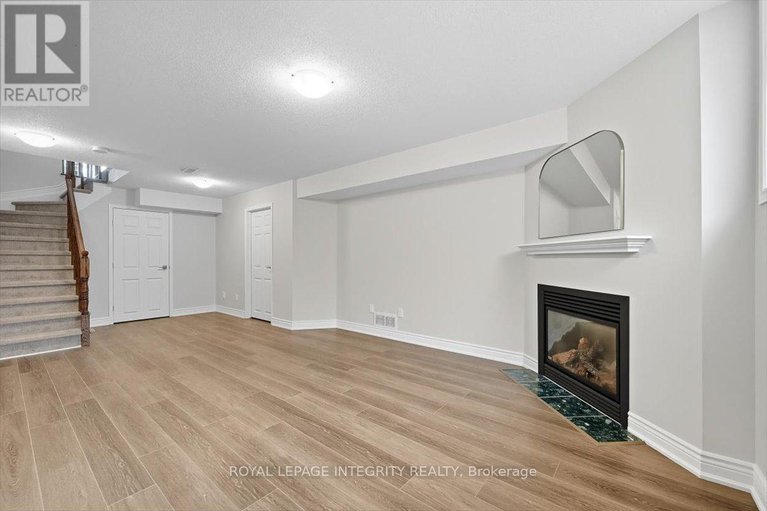 28906811/2018-winsome-terrace/fallingbrookgardenway-south/ottawa/ontario/K4A4Y4_37