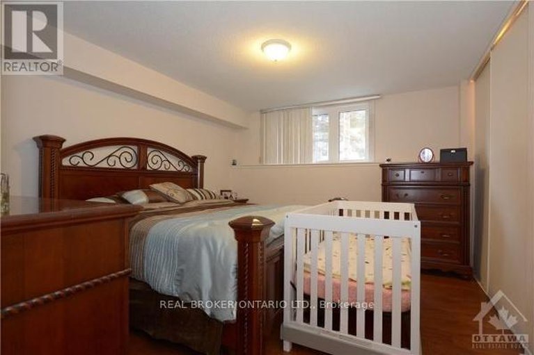 28410875/123-briston-private/hunt-club-park/ottawa/ontario/K1G5R1_10