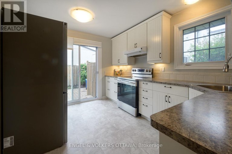 28925521/355-kintyre-private/carleton-square/ottawa/ontario/K2C3M6_6