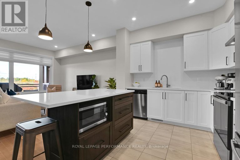 28973137/22-verglas-lane/mer-bleuebradley-estatesanderson-park/ottawa/ontario/K1W0P5_8