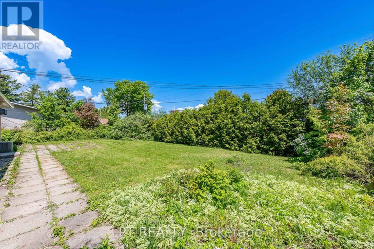 28384629/5-attwood-crescent/city-viewskylinefisher-heightsparkwood-hills/ottawa/ontario/K2E5B1_39