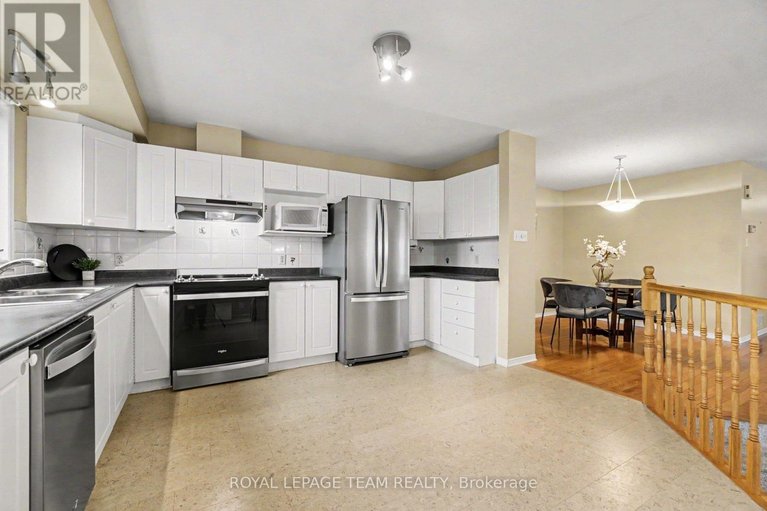 29688007/1598-lisbon-street/fallingbrookpineridge/ottawa/ontario/K4A4C3_5