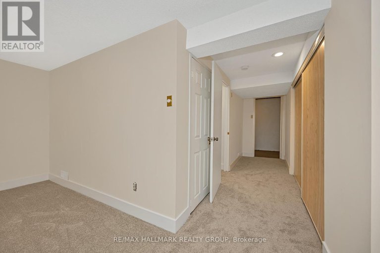 29051310/698-malibu-terrace/courtland-park/ottawa/ontario/K2C3T8_38