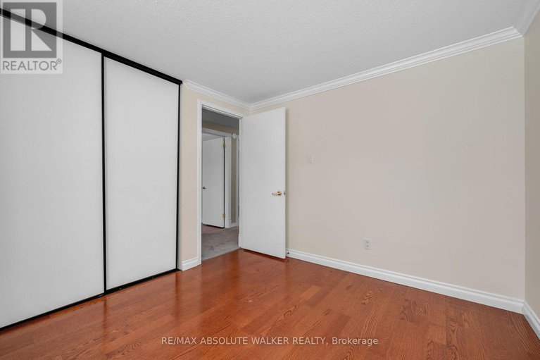 29426373/944-raftsman-lane/convent-glen/ottawa/ontario/K1C2V8_39