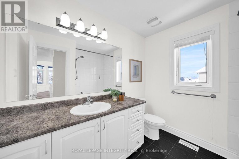 29281846/609-new-liskeard-crescent/strandherd/ottawa/ontario/K2J0N4_29