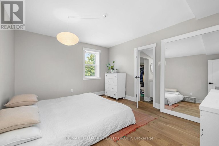 28836359/69-king-george-street/overbrookcastle-heights/ottawa/ontario/K1K1V4_12
