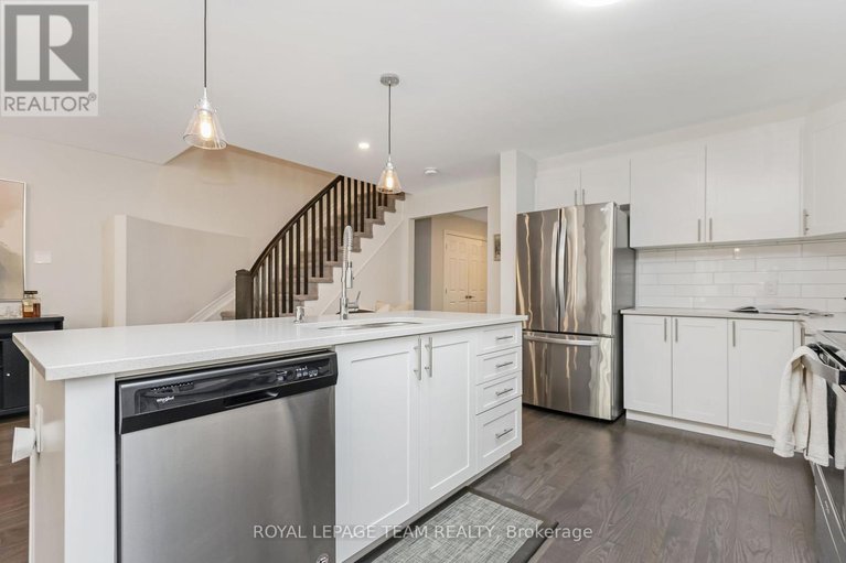 28283530/523-parade-drive/stittsville-south/ottawa/ontario/K2S0X8_15