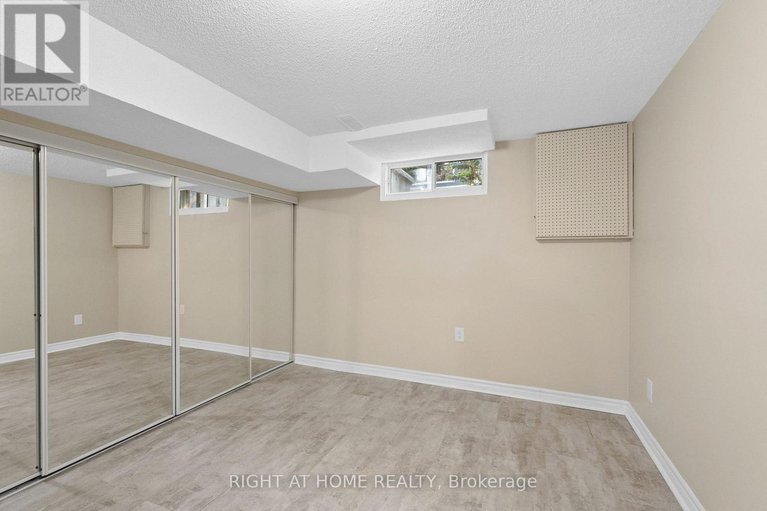 28881913/235-thistledown-court/pheasant-run/ottawa/ontario/K2J1N1_37