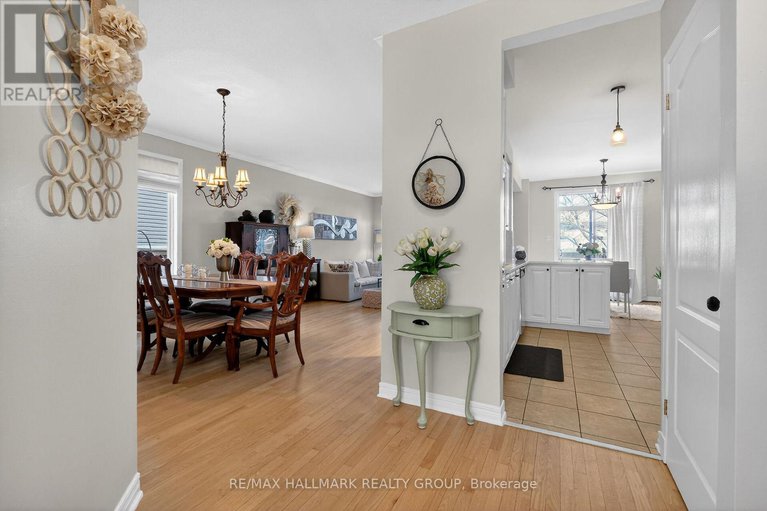 29352241/1952-schroeder-crescent/springridgeeast-village/ottawa/ontario/K4A4P7_7