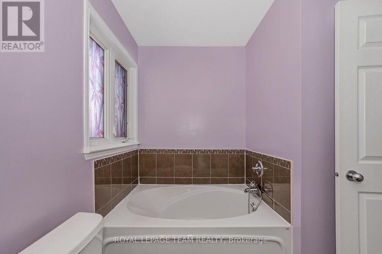 28741870/245-keltie-private/longfields/ottawa/ontario/K2J0A2_23