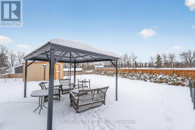 29276548/650-fisher-street/north-grenville-twp-kemptville-south/north-grenville/ontario/K0G1J0_37