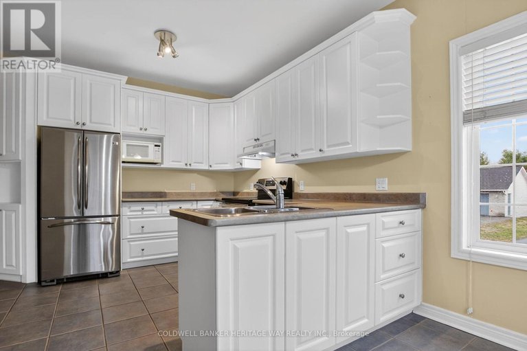 29616835/280-sarah-street/carleton-place/carleton-place/ontario/K7C2Y6_13