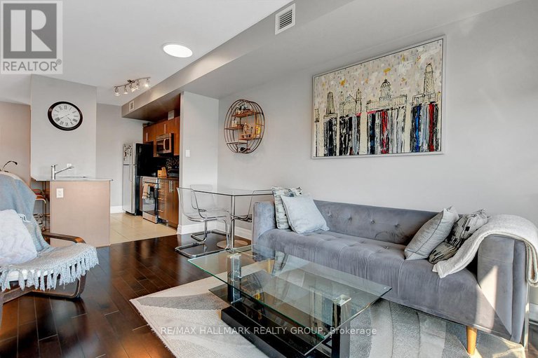 28923008/1101-90-landry-street/vanier/ottawa/ontario/K1L0A9_19