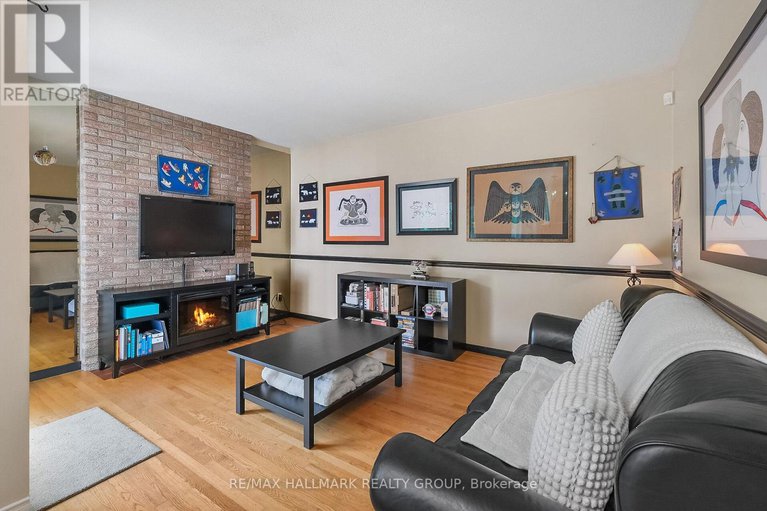 28610076/1352-baden-avenue/emerald-woodssawmill-creek/ottawa/ontario/K1T1V7_14