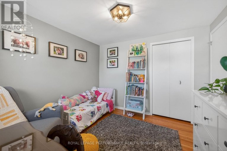29668804/31-northpark-drive/blackburn-hamlet/ottawa/ontario/K1B3R7_32