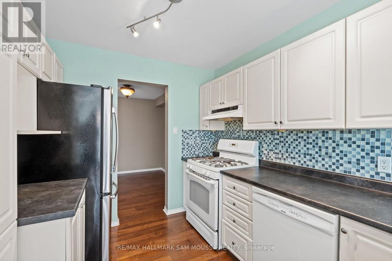 28323981/11-highmont-court/kanata-lakesheritage-hills/ottawa/ontario/K2T1B3_12