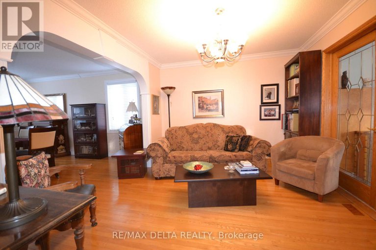 29240139/909-chapman-street/town-of-rockland/clarence-rockland/ontario/K4K1E5_12