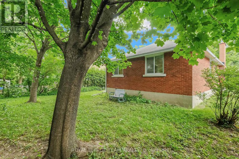 28492502/2218-prospect-avenue/alta-vista/ottawa/ontario/K1H7G3_28