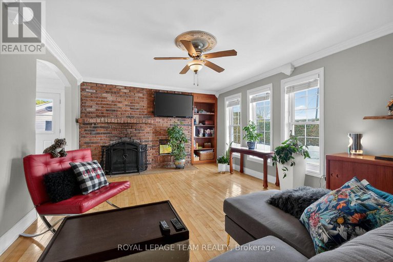 29437879/955-lacroix-road/clarencerockland-twp/clarence-rockland/ontario/K0A2A0_9