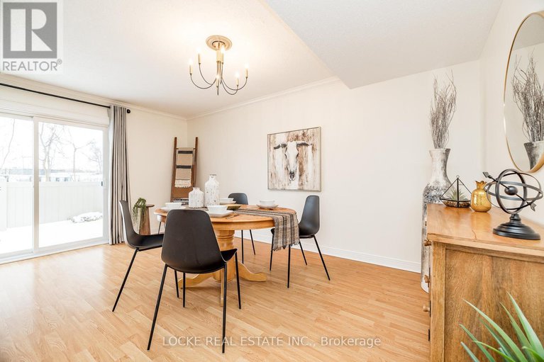 29239640/22-550-straby-avenue/overbrookcastle-heights/ottawa/ontario/K1K1H1_11