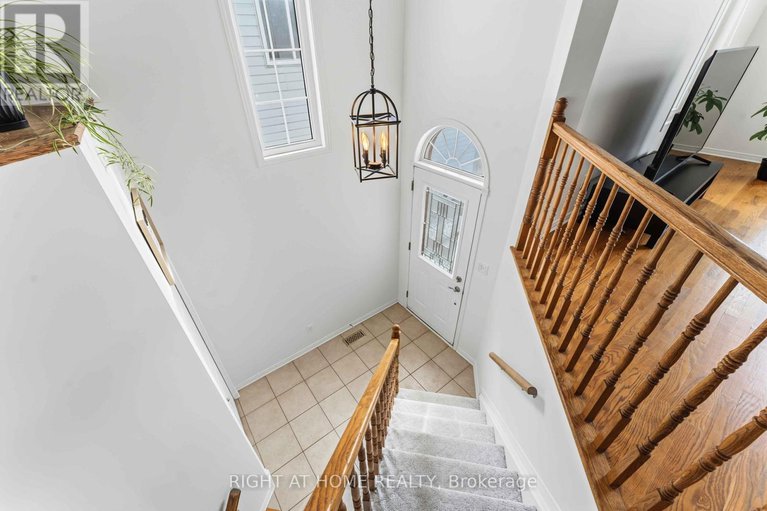 29403444/4-castle-glen-crescent/glencairnhazeldean/ottawa/ontario/K2L4H1_3