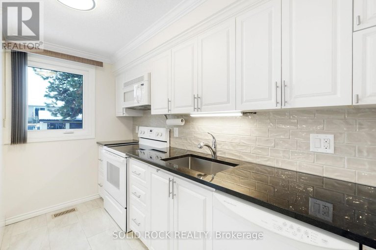 29105318/386-vince-drive/bilberry-creekqueenswood-heights/ottawa/ontario/K1E2E3_16