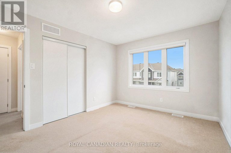 28892633/93-pizzicato-street/mer-bleuebradley-estatesanderson-park/ottawa/ontario/K1W0S3_17
