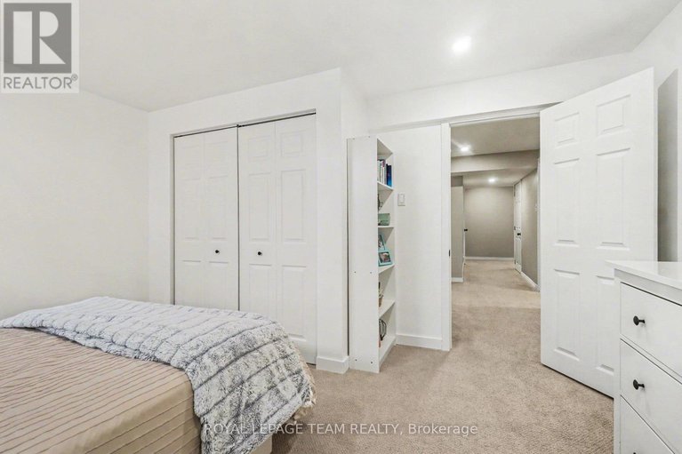 29555380/689-vermillion-drive/riverside-southgloucester-glen/ottawa/ontario/K1V1W2_29