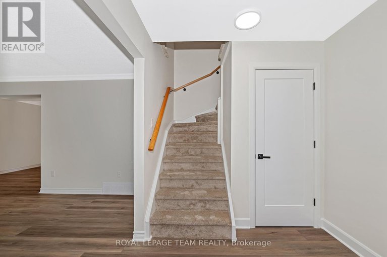 28624547/1825-yale-avenue/urbandale-acres/ottawa/ontario/K1H6S3_21