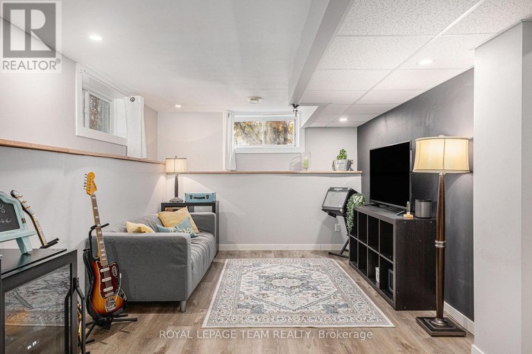 29613152/140-creek-drive/fitzroy/ottawa/ontario/K0A1X0_30