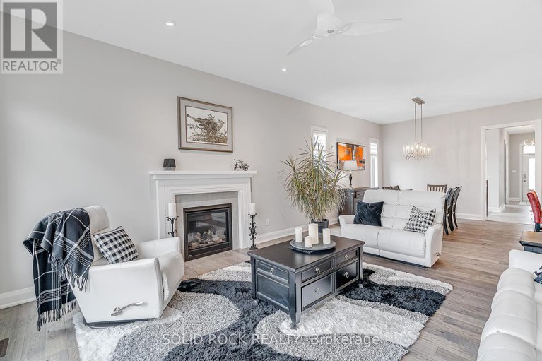 28585718/135-pathfinder-way/riverside-southgloucester-glen/ottawa/ontario/K1X0C9_18