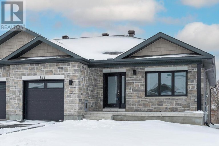 29499474/627-bracewell-street/mississippi-mills-ramsay-twp/mississippi-mills/ontario/K0A1A0_2