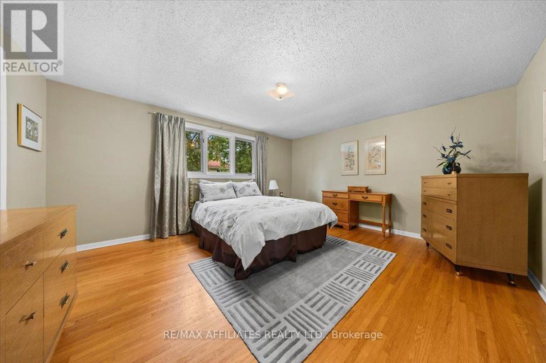 28785482/49-silver-aspen-crescent/blackburn-hamlet/ottawa/ontario/K1B3C3_23