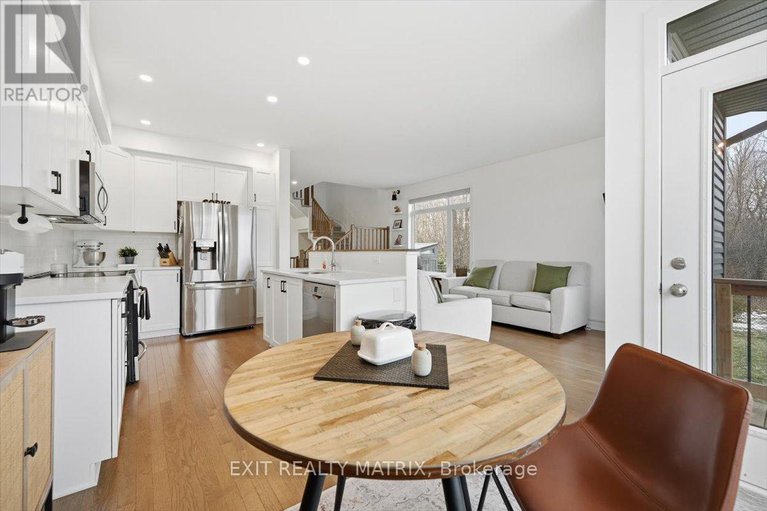 29118512/641-putney-crescent/stittsville-south/ottawa/ontario/K2S2N7_7