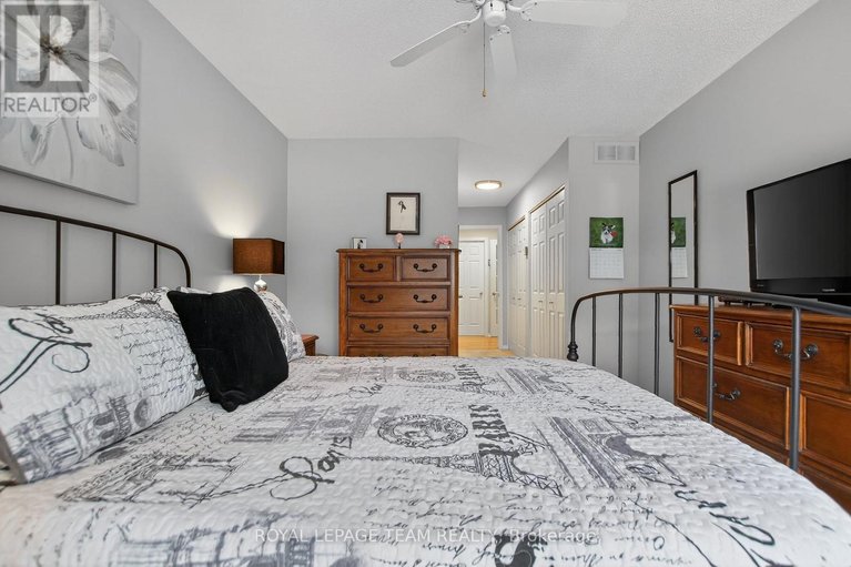 29466819/20-river-oaks-court/stittsville-central/ottawa/ontario/K2S1L3_31