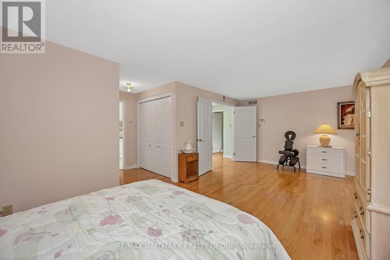 28845636/1725-autumn-ridge-drive/chapel-hill/ottawa/ontario/K1C6Z1_27