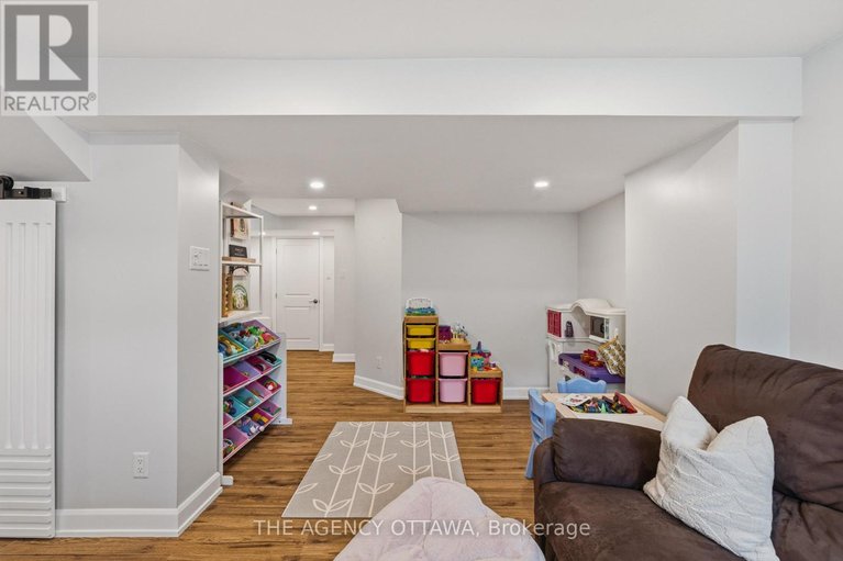 29677270/1625-bottriell-way/fallingbrookpineridge/ottawa/ontario/K4A1W5_37