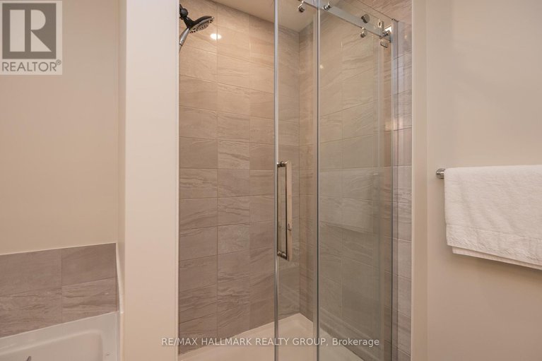 28443105/208-sittelle-private/fallingbrookgardenway-south/ottawa/ontario/K4A1G1_31