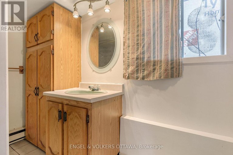 28243621/467-edgeworth-avenue/woodroffe/ottawa/ontario/K2B5L2_12